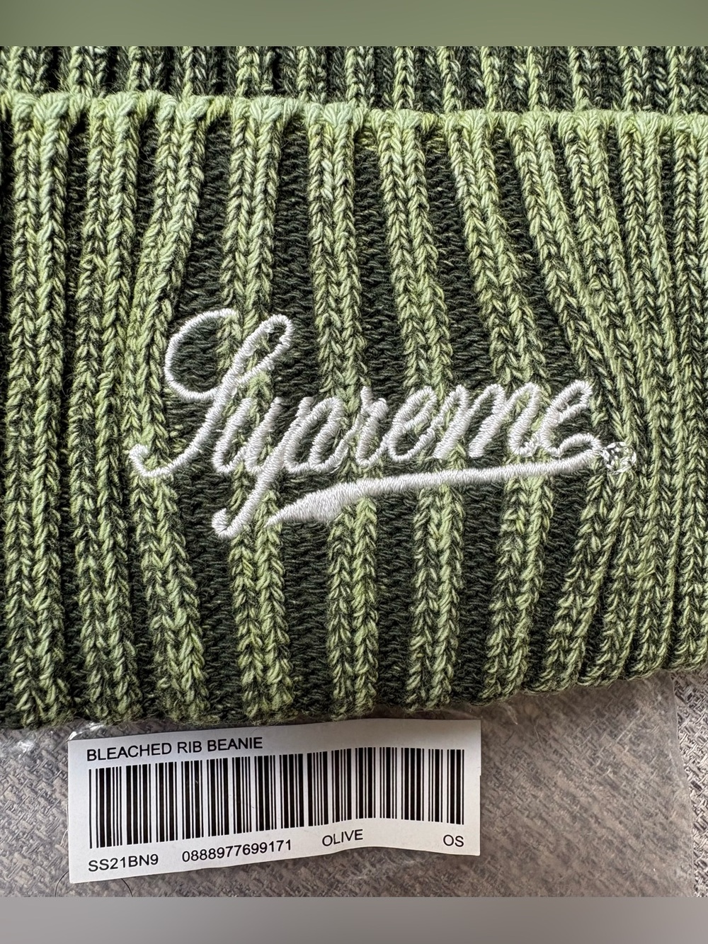 SUPREME bleached rib beanie in olive - Picture 3 of 4